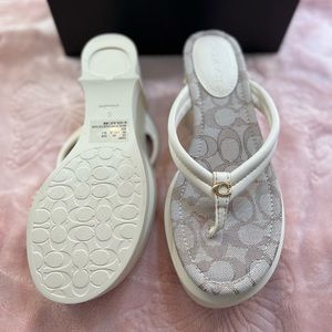NEW ‼️ coach  Franki Flip Flop in Chalk